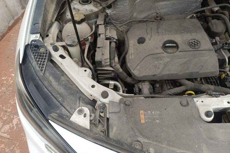 Used Buick Encore GX 2020 20T CVT Two-Wheel Drive Luxury Version Engine Bay Right