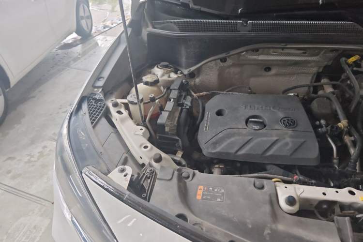 Used Buick Encore GX 2020 20T CVT Two-Wheel Drive Luxury Version Engine Bay Right