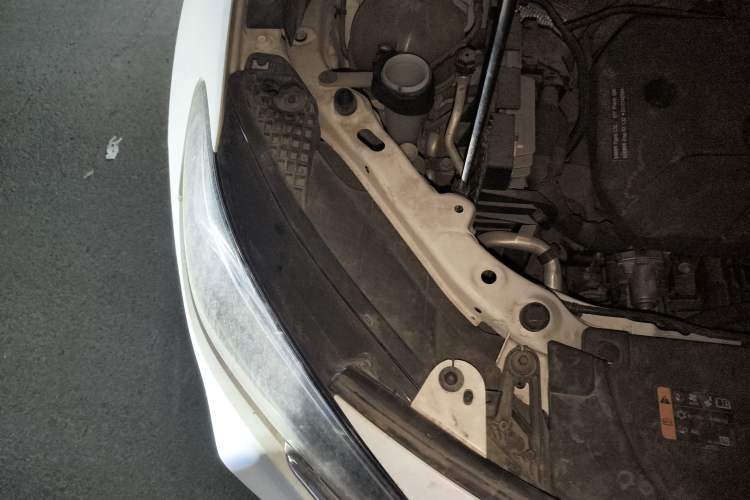 Used Buick Encore GX 2020 20T CVT Two-Wheel Drive Luxury Version Engine Bay Right