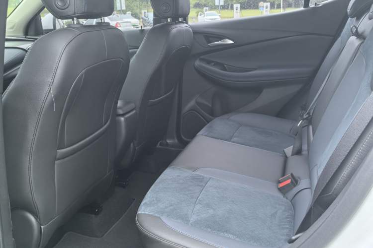Used Buick Encore GX 2020 20T CVT Two-Wheel Drive Luxury Version Interior 1