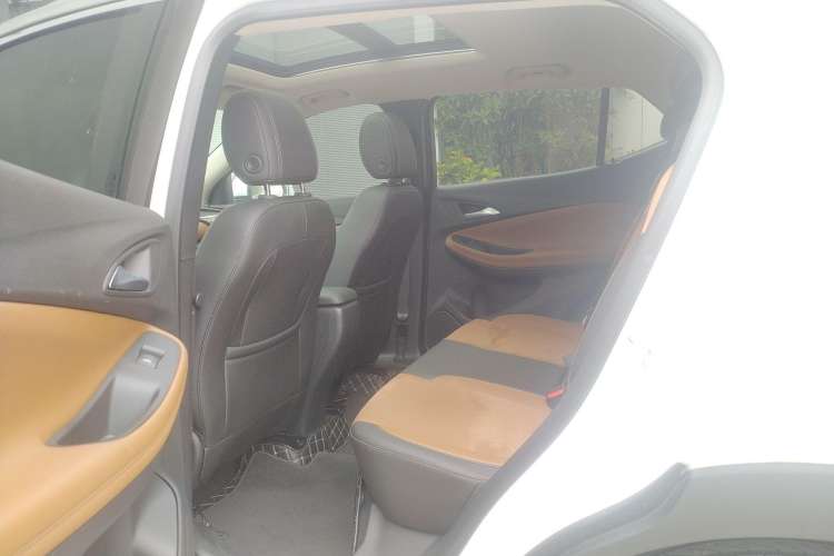 Used Buick Encore GX 2020 20T CVT Two-Wheel Drive Luxury Version Interior 1