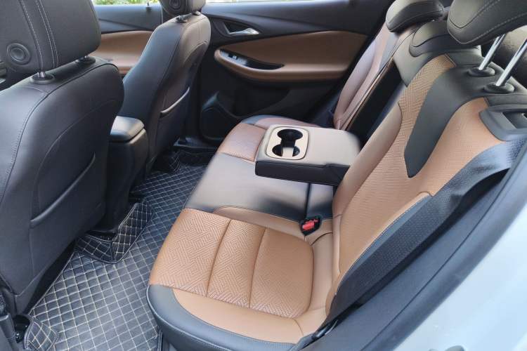 Used Buick Encore GX 2020 20T CVT Two-Wheel Drive Flagship Version Interior 4