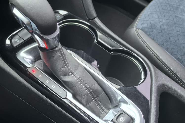 Used Buick Encore GX 2020 20T CVT Two-Wheel Drive Luxury Version Interior 5