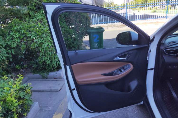 Used Buick Encore GX 2020 20T CVT Two-Wheel Drive Luxury Version Left Front Door Interior