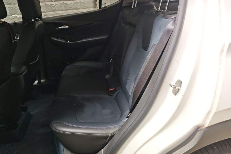 Used Buick Encore GX 2020 20T CVT Two-Wheel Drive Luxury Version Left Rear Seat