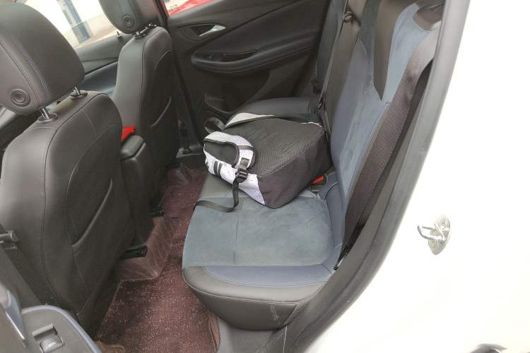 Used Buick Encore GX 2020 20T CVT Two-Wheel Drive Luxury Version Left Rear Seat