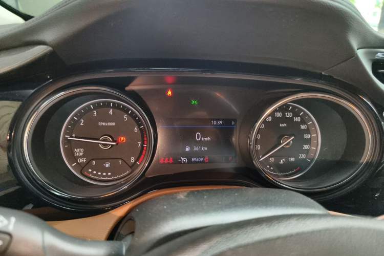 Used Buick Encore GX 2020 20T CVT Two-Wheel Drive Luxury Version Odometer Close Up