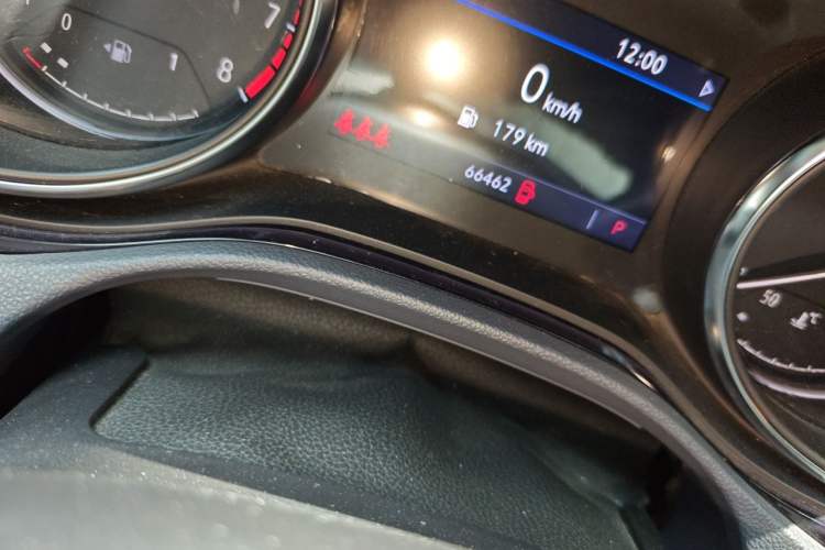 Used Buick Encore GX 2020 20T CVT Two-Wheel Drive Luxury Version Odometer Close Up