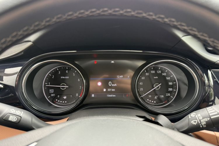 Used Buick Encore GX 2020 20T CVT Two-Wheel Drive Flagship Version Odometer Close Up