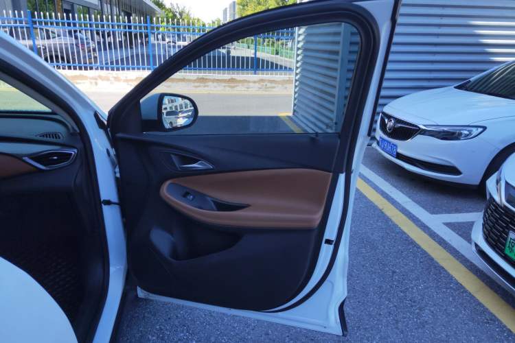 Used Buick Encore GX 2020 20T CVT Two-Wheel Drive Luxury Version Right Front Door Interior