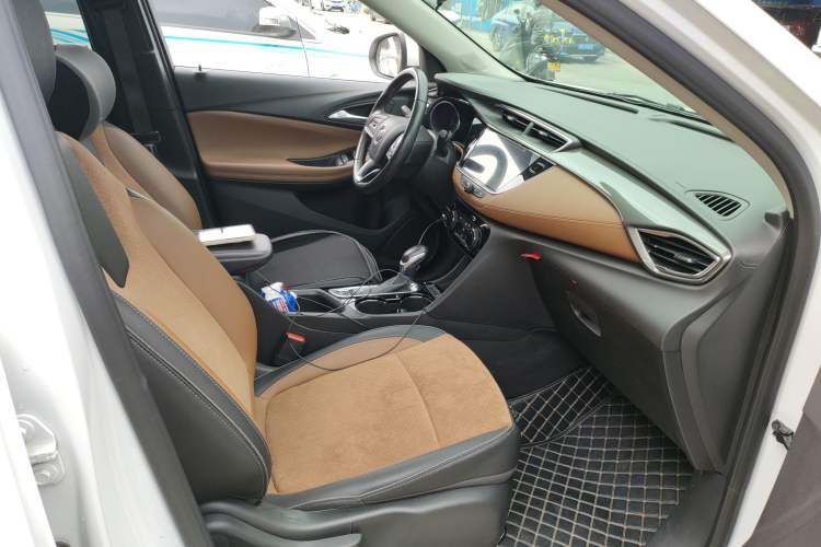 Used Buick Encore GX 2020 20T CVT Two-Wheel Drive Luxury Version Right Front Seat