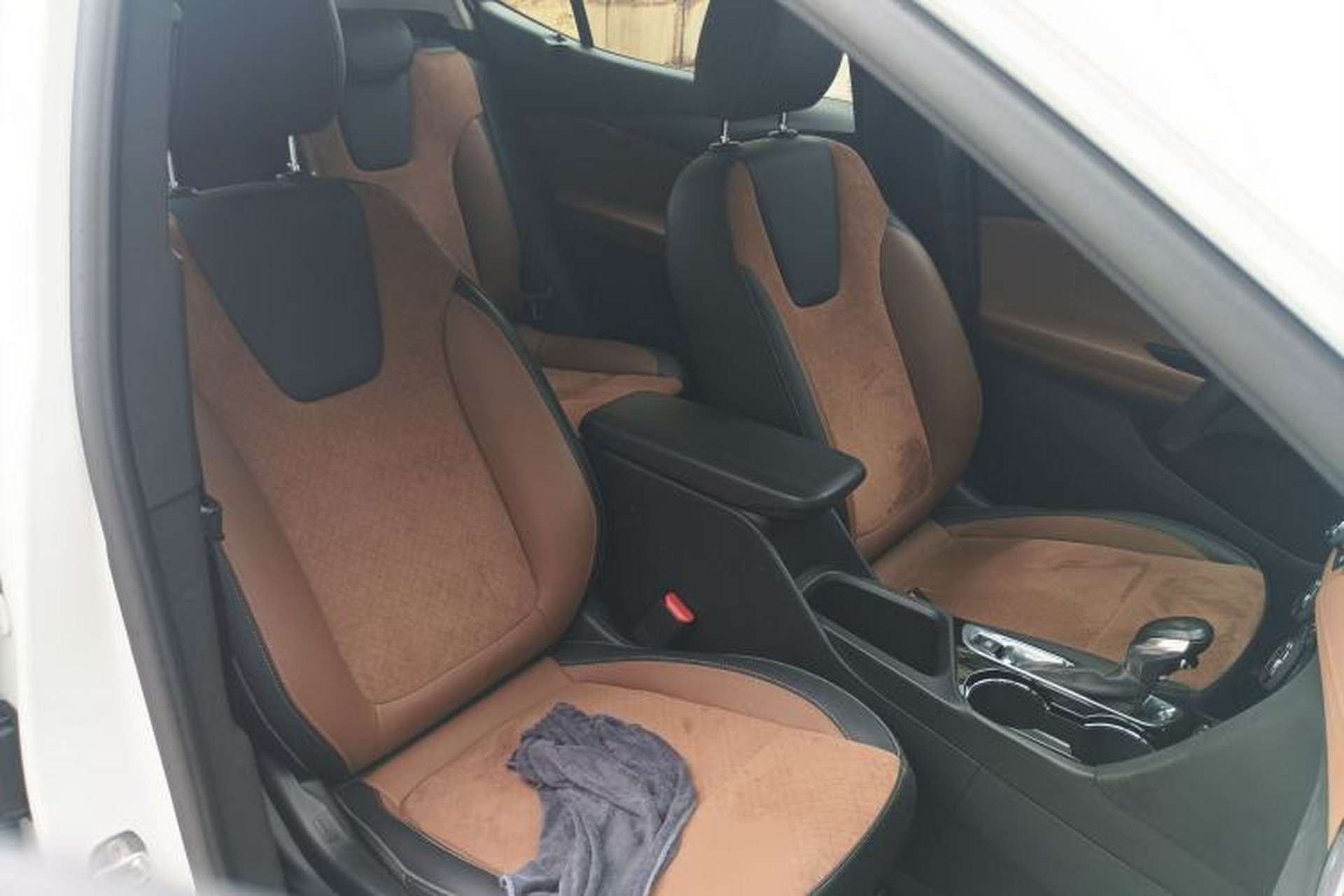 Used Buick Encore GX 2020 20T CVT Two-Wheel Drive Luxury Version Right Front Seat
