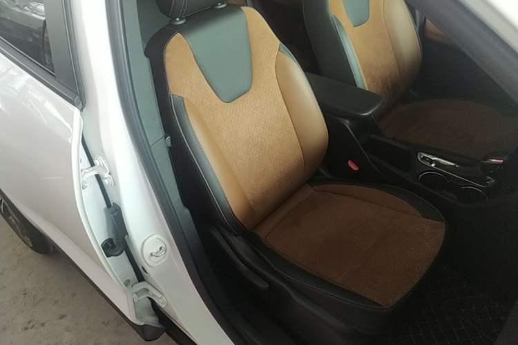 Used Buick Encore GX 2020 20T CVT Two-Wheel Drive Luxury Version Right Front Seat