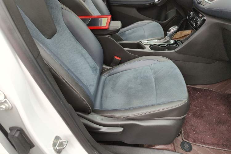 Used Buick Encore GX 2020 20T CVT Two-Wheel Drive Luxury Version Right Front Seat