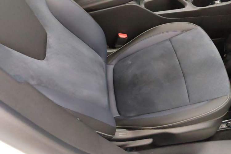 Used Buick Encore GX 2020 20T CVT Two-Wheel Drive Luxury Version Right Front Seat