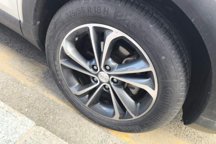 Used Buick Encore GX 2020 20T CVT Two-Wheel Drive Flagship Version Right Front Wheel Hub
