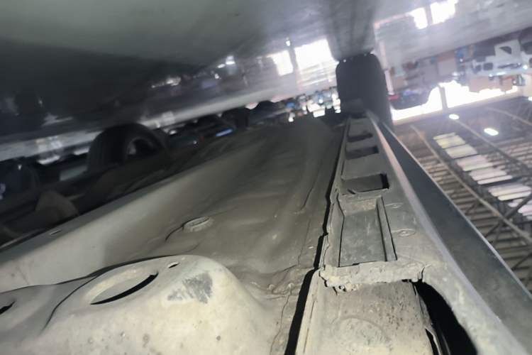 Used Buick Encore GX 2020 20T CVT Two-Wheel Drive Luxury Version Right Side Sill