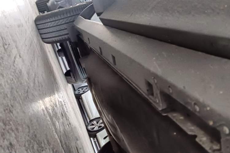 Used Buick Encore GX 2020 20T CVT Two-Wheel Drive Luxury Version Right Side Sill