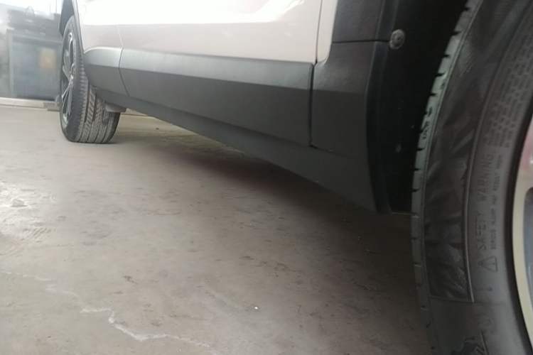 Used Buick Encore GX 2020 20T CVT Two-Wheel Drive Luxury Version Right Side Sill