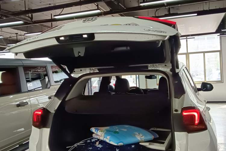Used Buick Encore GX 2020 20T CVT Two-Wheel Drive Luxury Version Trunk