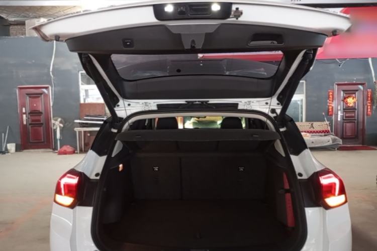 Used Buick Encore GX 2020 20T CVT Two-Wheel Drive Luxury Version Trunk