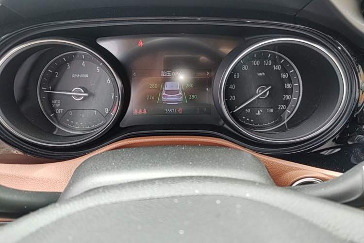 Used Buick Encore GX 2020 20T CVT Two-Wheel Drive Flagship Version Odometer Close Up