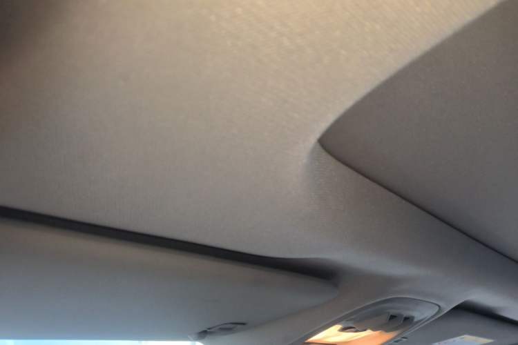 Used Buick Encore GX 2022 332T CVT Two-Wheel Drive Luxury Version Headliner