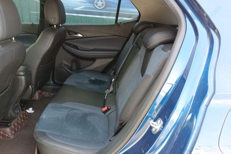 Used Buick Encore GX 2022 332T CVT Two-Wheel Drive Luxury Version Interior 4