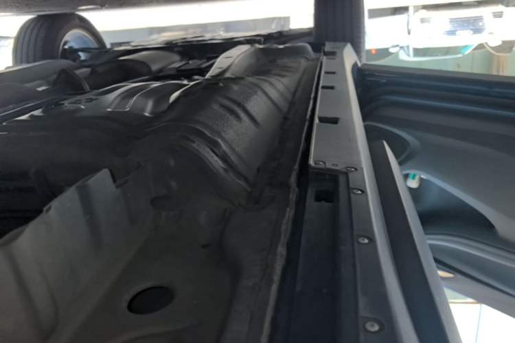 Used Buick Encore GX 2022 332T CVT Two-Wheel Drive Luxury Version Left Side Sill