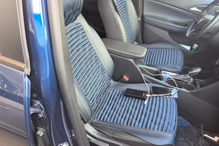 Used Buick Encore GX 2022 332T CVT Two-Wheel Drive Luxury Version Right Front Seat
