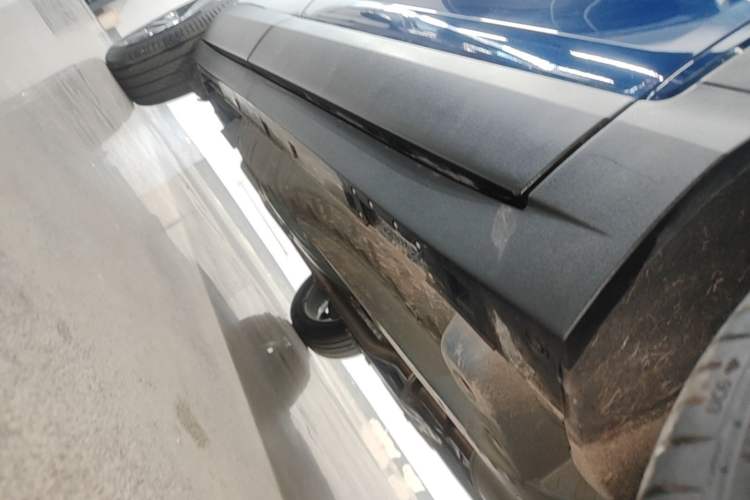 Used Buick Encore GX 2022 332T CVT Two-Wheel Drive Luxury Version Right Side Sill