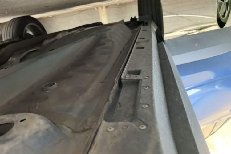 Used Buick Encore GX 2022 332T CVT Two-Wheel Drive Luxury Version Right Side Sill