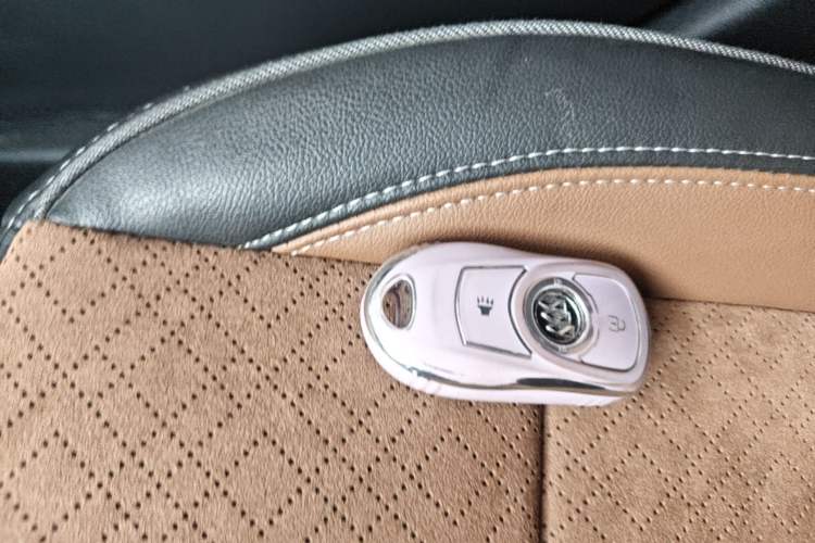 Used Buick Encore GX 2022 332T CVT Two-Wheel Drive Luxury Version Vehicle Key