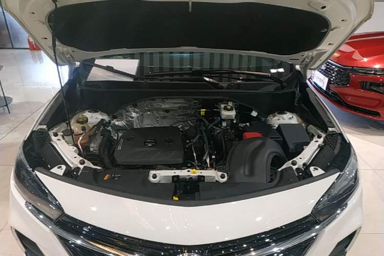 Used Buick Encore GX 2022 332T CVT Two-Wheel Drive Luxury Version Engine Bay