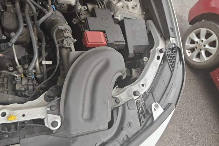 Used Buick Encore GX 2022 332T CVT Two-Wheel Drive Luxury Version Engine Bay Left