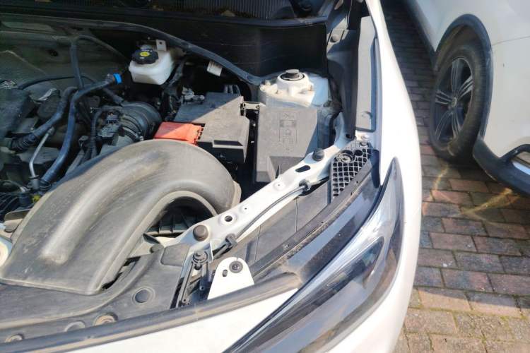 Used Buick Encore GX 2022 332T CVT Two-Wheel Drive Luxury Version Engine Bay Left