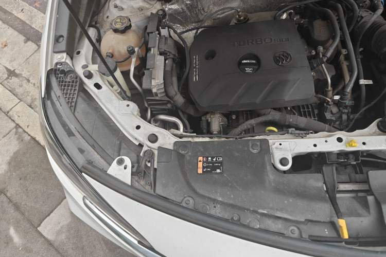 Used Buick Encore GX 2022 332T CVT Two-Wheel Drive Luxury Version Engine Bay Right