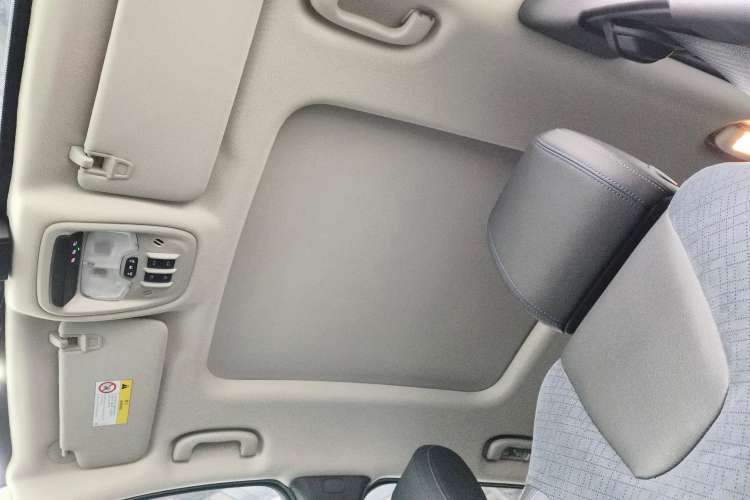 Used Buick Encore GX 2022 332T CVT Two-Wheel Drive Luxury Version Headliner