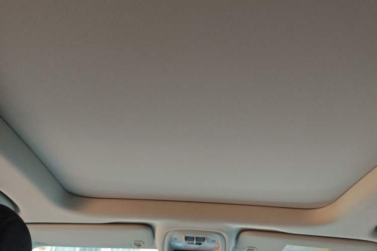Used Buick Encore GX 2022 332T CVT Two-Wheel Drive Luxury Version Headliner