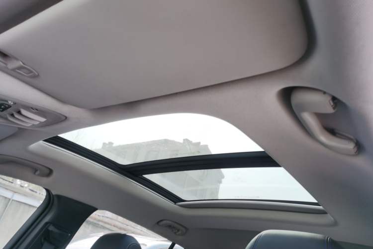 Used Buick Encore GX 2022 332T CVT Two-Wheel Drive Luxury Version Headliner