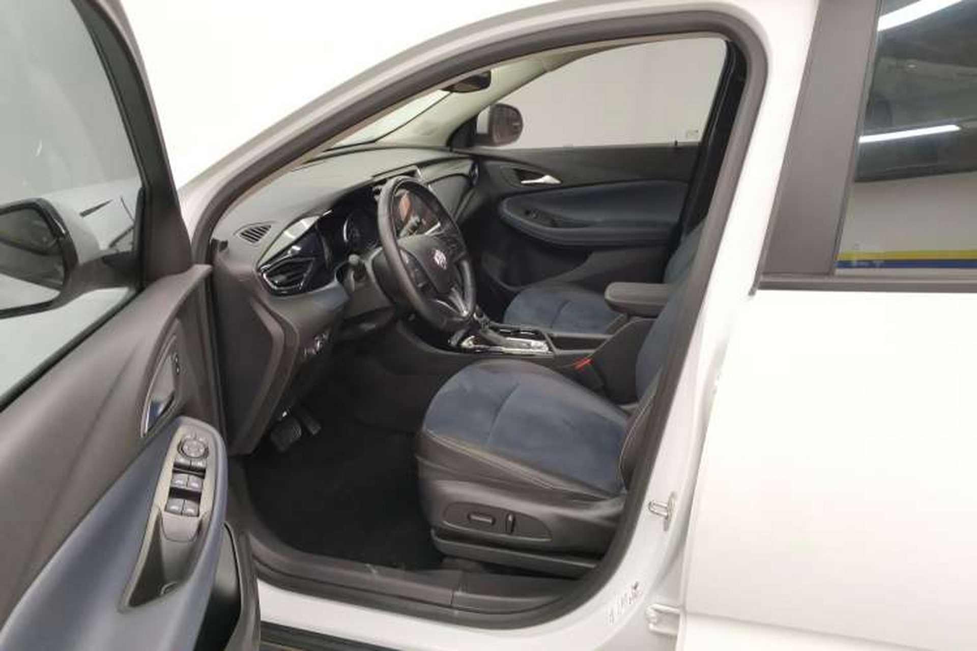 Used Buick Encore GX 2022 332T CVT Two-Wheel Drive Luxury Version Left Front Seat