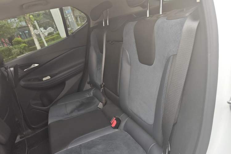 Used Buick Encore GX 2022 332T CVT Two-Wheel Drive Luxury Version Left Rear Seat