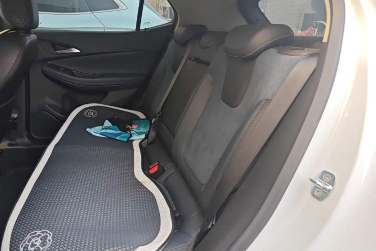 Used Buick Encore GX 2022 332T CVT Two-Wheel Drive Luxury Version Left Rear Seat