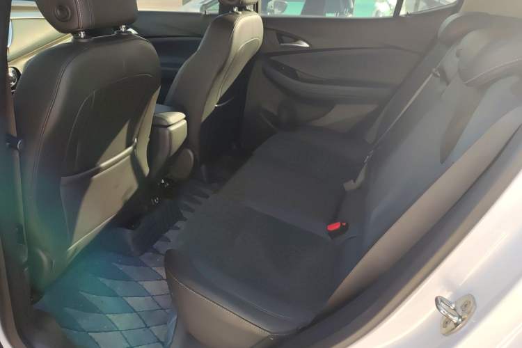 Used Buick Encore GX 2022 332T CVT Two-Wheel Drive Luxury Version Left Rear Seat