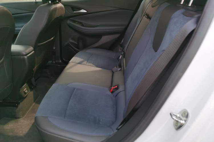 Used Buick Encore GX 2022 332T CVT Two-Wheel Drive Luxury Version Left Rear Seat