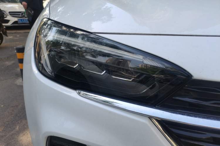 Used Buick Encore GX 2022 332T CVT Two-Wheel Drive Luxury Version Right Front Headlight