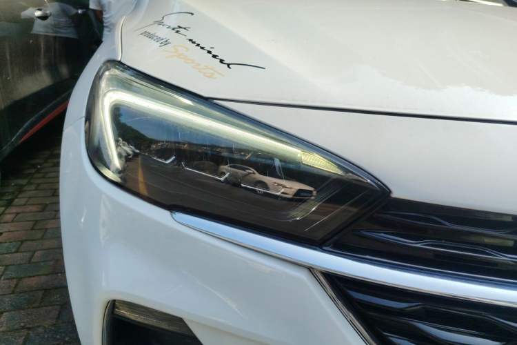 Used Buick Encore GX 2022 332T CVT Two-Wheel Drive Luxury Version Right Front Headlight