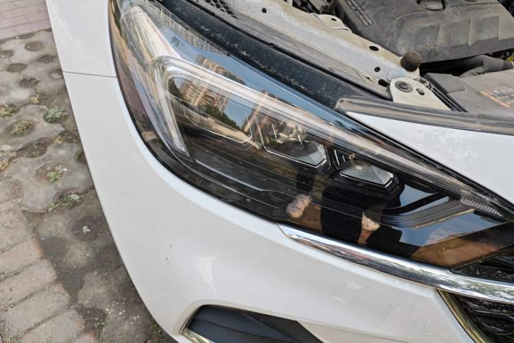 Used Buick Encore GX 2022 332T CVT Two-Wheel Drive Luxury Version Right Front Headlight