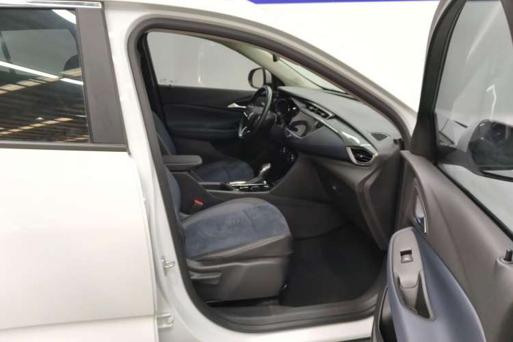 Used Buick Encore GX 2022 332T CVT Two-Wheel Drive Luxury Version Right Front Seat