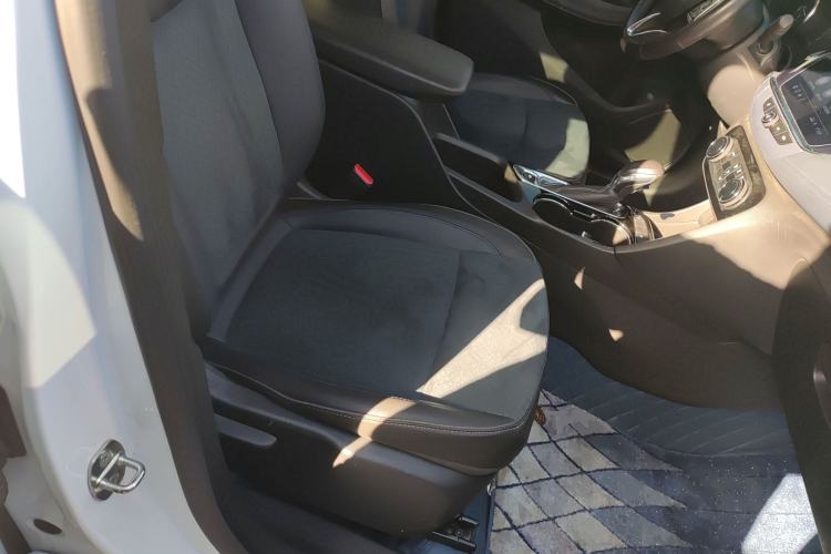 Used Buick Encore GX 2022 332T CVT Two-Wheel Drive Luxury Version Right Front Seat